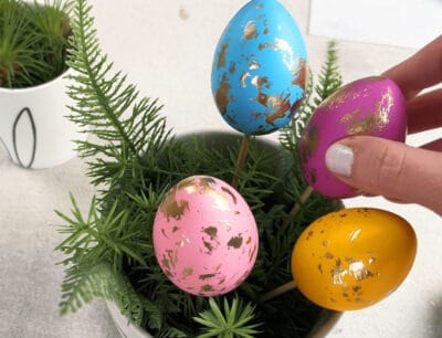 Gold leaf Easter eggs – Easy DIY decor idea for a cute front porch planter!