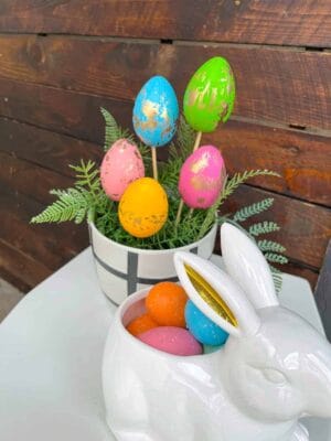 Gold leaf Easter eggs – Easy DIY decor idea for a cute front porch planter!